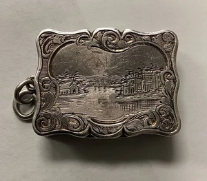 1845 BIRMINGHAM ENGLAND STERLING SILVER FANCY ENGRAVED VINAIGRETTE - Picture 1 of 7