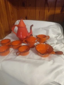 Metlox Red Rooster Poppy Trail Coffee Pot , Sugar, Creamer, 4 Cups And S.Pan - Picture 1 of 2