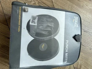Everlast Boxing Mitts Sparring Pads - Picture 1 of 3