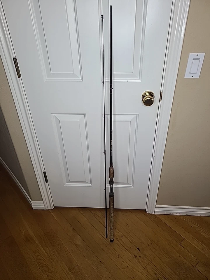Kunnan Graphite Northriver 8'6" 2pc Med-Hvy 10-25LB Casting Rod Good Used - Image 1 of 4