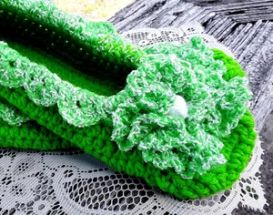 New Small Handmade Crochet Women's Bedroom House Slippers Pansy Lime Green White - Picture 1 of 2