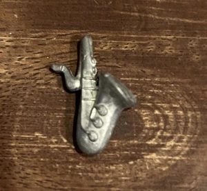 Clue The Simpsons 2nd Edition PB 2002 Replacement Part Saxophone Weapon - Picture 1 of 2