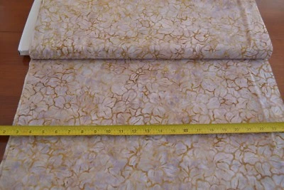 Por 1/2 yarda, crema, lavanda y oro batik edredón algodón, moda/paraíso/4500, B363 Foto 1 de 4