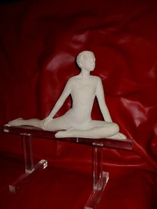 VINTAGE AUSTIN PRODUCTIONS GYMNAST ON ACRYLIC BALANCE BEAM SCULPTURE 1979 - Picture 1 of 10