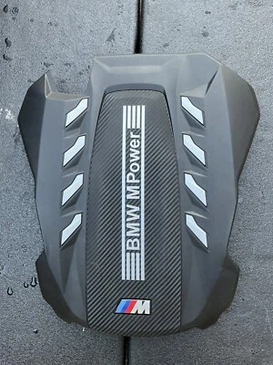 Painel de tampa de acabamento com incrustação de carbono motor BMW X5 X6 M Comp F95 4.4L 2020-2023 - Imagem 1 de 3