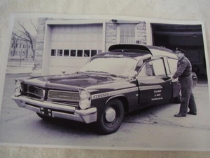1963 Pontiac Bonneville Ejército ambulancia 11 X17 foto - Imagen 1 de 1