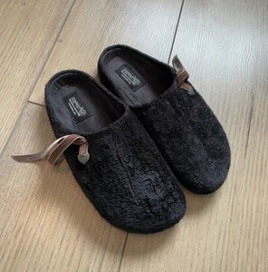 Kuschelige Esprit Hausschuhe Gr. 39 warm schwarz Pantoffeln Samtschleife - Bild 1 von 3