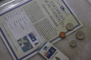 🧭 🇰🇾 CAYMAN ISLANDS MINT SET WITH COA B67 #25 - Picture 1 of 4