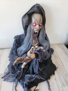 Gruselige Weithals hängende Frau Dämon Hexe Halloween beleuchtet - Bild 1 von 15