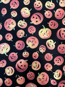 FRIGHT DELIGHT RILEY BLAKE RETRO VINTAGE HALLOWEEN PUMPKINS ON BLACK FABRIC HY - Picture 1 of 4