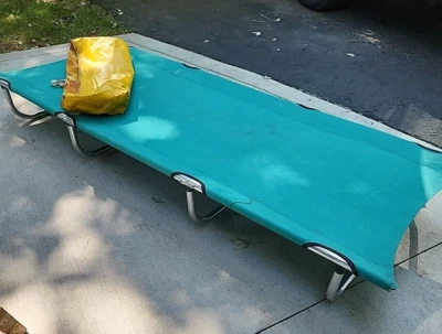 Telescopio plegable con marco de aluminio verde para cuna de camping 75 X 27 estilo militar Foto 1 de 4