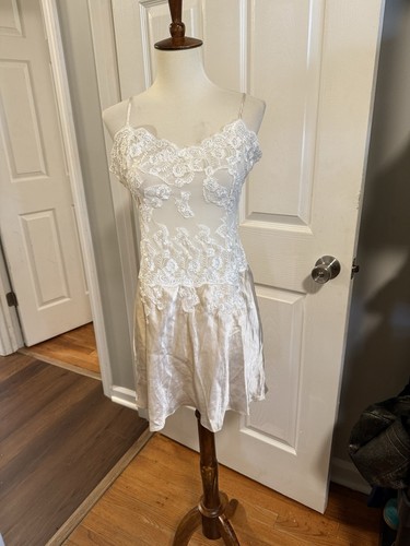 UNDERCOVER Slip Ethereal Victoria's Secret in pizzo di seta (S) vintage romantico