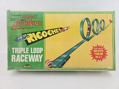 JOHNNY LIGHTNING Ricochet Triple loop raceway 100% Complete In Box w/ Smuggler + — 第 1/4 张图片