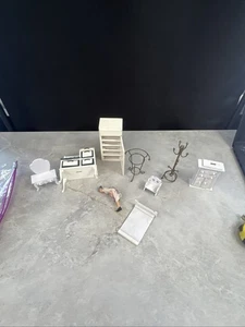 Vintage Dollhouse Furniture - Stove, Fridge, Coat Rack, Figure Bt2 - Imagen 1 de 18