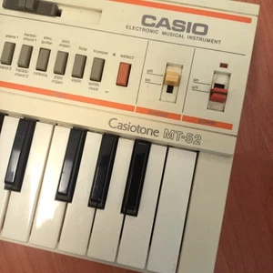 Casiotone MT-52 Keyboard - Picture 1 of 13