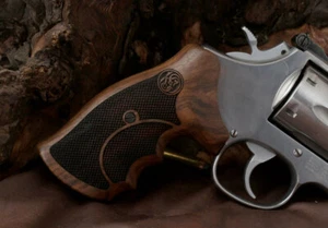 Marchio KSD, 357 Magnum Impugnature Rotonde Compatibili Noce Diamante - Foto 1 di 1