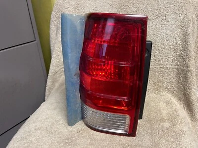 NEW FORD 2LIX-13B505-A  2003-2006 EXPEDITION LH DRIVER SIDE TAILLIGHT ASSEMBLY   Foto 1 de 4