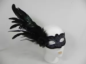 Schwarz & Weiß venezianische Maskerade Kostüm Ball Maske mit Federn & Rose - Bild 1 von 15