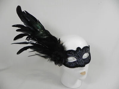 Disfraz de Mascarada Veneciana Blanco y Negro Máscara de Baile con Plumas y Rosa Foto 1 de 4