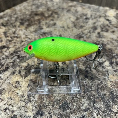 Vintage Bomber Speed Shad Fishing Lure Crankbait Chartreuse Green - Image 1 of 4