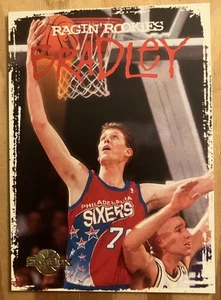 1994-95 Shawn Bradley Skybox Premium #RR-19 Ragin Rookies Philadelphia 76’ers - Bild 1 von 2
