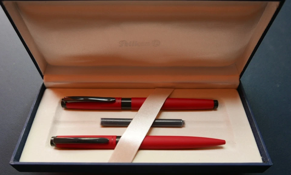 Pelikan - Schreibset Celebry Mohnrot P565 und K565 im Klappbox Neu - Bild 1 von 4