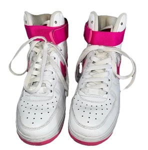 Scarpe alte Nike Air Force 1 AF bianche rosa fucsia donna taglia 7 334031-110 - Foto 1 di 13