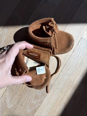 Minnetonka Brown Suede Leather Moccasins Toddler Kids Baby Infant Booties Size 2 - Image 1 of 4
