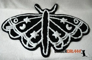 Alfombra de baño 100 % algodón tamaño grande 80 cm x 50 cm impresionante bonita polilla negra blanca - Imagen 1 de 5