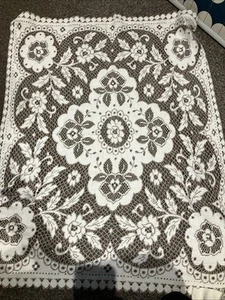 Vintage Tischdecke mit Spitze beige creme geblümt 72 cm x 85 cm - Bild 1 von 5