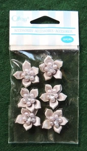6 Blumen Kleidung Kostüm Nähen Zubehör Verzierung Silber ~ 3/4" Offray - Bild 1 von 1