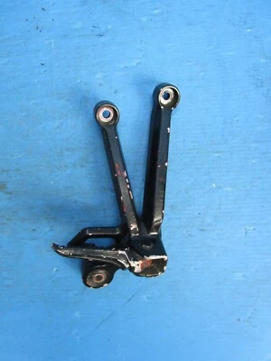 00 01 02 03 2000-2003 SUZUKI GSXR 600 750 1000 ПРАВЫЙ ЗАДНИЙ ПАССАЖИРСКИЙ НОЖНОЙ КОЛЫШЕК - Изображение 1 из 3