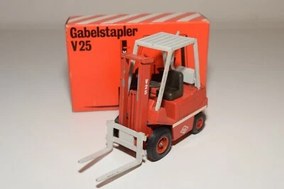 A31 1:25 NZG N.Z.G. 173 O&A V25 CARRELLO ELEVATORE CARRELLO ELEVATORE ROSSO B... - Immagine 1 di 4