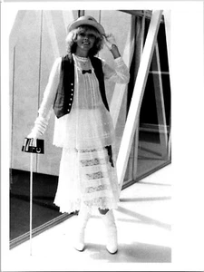 1978 Press Photo Actress Britt Ekland at Lonon Heathrow Airport 6 x 8 - Picture 1 of 2