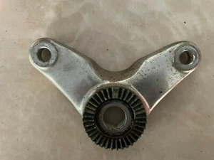 Lot 214-5, 1972 Honda CT90, Front Fork Top Bridge Plate - Imagen 1 de 2