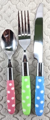 Juego de cubiertos festivos multicolores de acero inoxidable a lunares para 4 – 12 piezas​ Foto 1 de 3