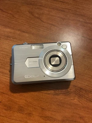 Casio EXILIM ZOOM EX-Z850 8.1MP Camera Please READ Repair or parts ONLY - Image 1 of 2