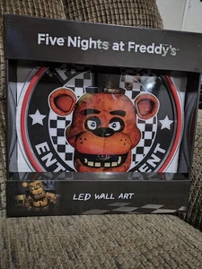 Arte de pared LED Five Nights At Freddy's FNAF pared iluminada de neón Halloween hombre cueva - Imagen 1 de 5