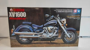 Moto Yamaha XV 1600 Roadstar custom bike modellino chopper 1-12 tamiya 14080 - Imagen 1 de 2