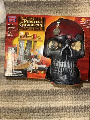 MEGA Bloks Pirates Of The Caribbean 1079 Buccaneer's Hideout Storage Skull+ - Image 1 of 2