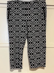 Chicos Zenergy Black/White Geometric Print Cropped Pants Size 3 - Picture 1 of 11