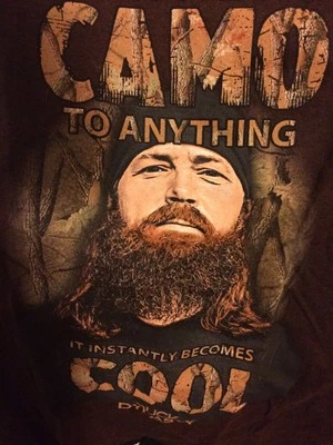Duck Dynasty T-Shirt Commander Jase Robertson Favorite Color Is Camo New Medium - Image 1 of 2