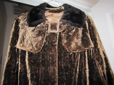 Elegante capa de terciopelo marrón vintage con ribete de piel sintética talla M/L años 60-70 Foto 1 de 4