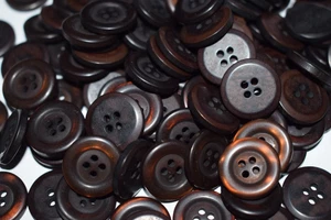 6 Stück 4 loch ☆ Knopf ☆ Dunkelrot / Vertiefung ☆ 18 mm ☆ Schimmernd - Bild 1 von 3