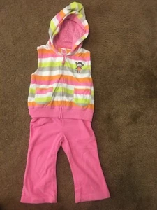 Carters Outfit 2-teiliges Set 18 Monate rosa Baby Mädchen Fleece Streifen Weste & Hose gebraucht, in einwandfreiem Zustand - Bild 1 von 2