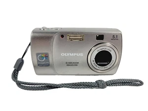 Olympus D-555 Zoom 5.1MP Digitalkamera mit 2.8x optischem Zoom (silber) - Bild 1 von 12