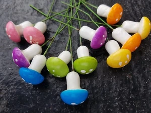 18 TALLOS PEQUEÑOS 2CM COLOR MIXTO ARTIFICIALES DE SAPO CON CABLE HONGOS ARTESANALES HAZLO TÚ MISMO - Imagen 1 de 3