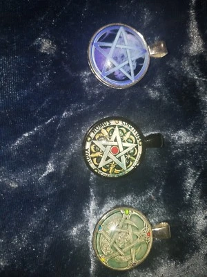 lote de tres colgantes pentagrama-carbujón cúpula  Foto 1 de 4