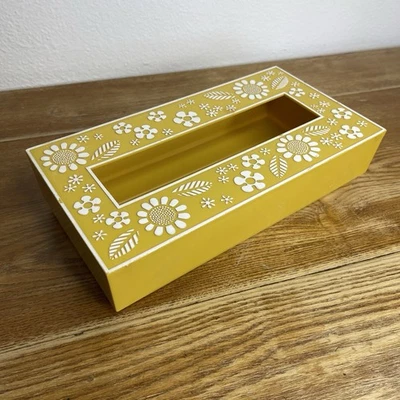 Porta pañuelos de plástico amarillo dorado con margaritas blancas años 70 mediados de siglo MCM Foto 1 de 4