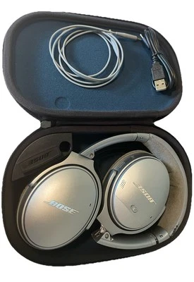 Used Bose QuietComfort 35 Wireless Silver Acoustic Noise Cancelling Headphones - Image 1 of 4